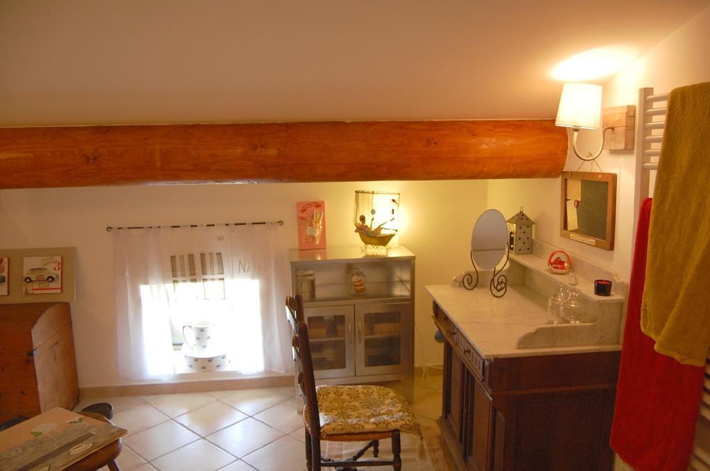 Maison D'Hotes Le Mas De Lila Vers Pont du Gard Room photo