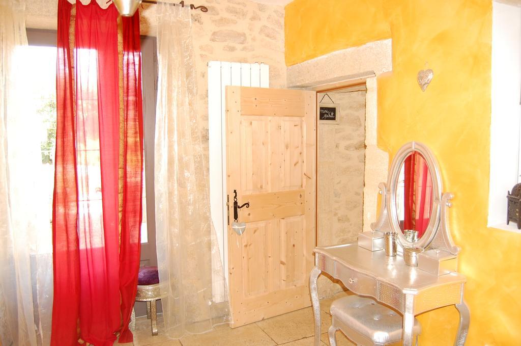 Maison D'Hotes Le Mas De Lila Vers Pont du Gard Room photo