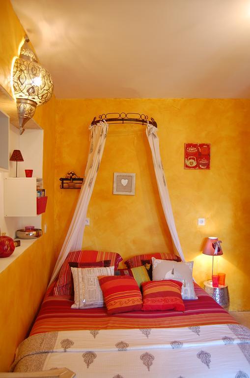Maison D'Hotes Le Mas De Lila Vers Pont du Gard Room photo